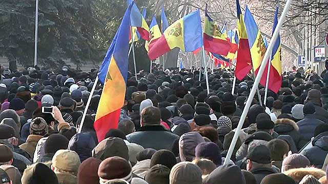 "Жос Плахотнюк!" Странная революция в Молдавии
